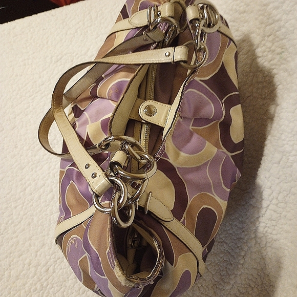 Coach Scarf Print;Satin Fabric,Good cond,just needs cleaning. - Picture 2 of 13